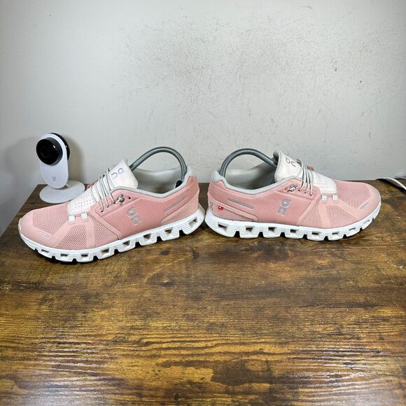 On Running Women's Athletic Shoes in Pink and White - Picture 4 of 9